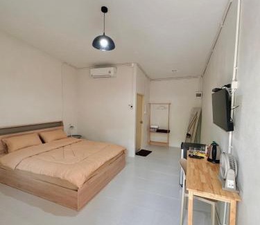 Muak Lek Haus | NP โฮมสเตย์ นอนเต็นท์ติดแอร์