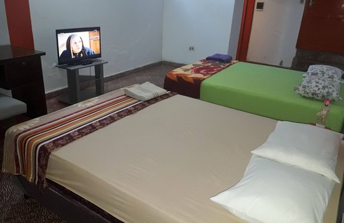 Fernando De La Mora Bed & Breakfast | Nueva Alborada Lodging House