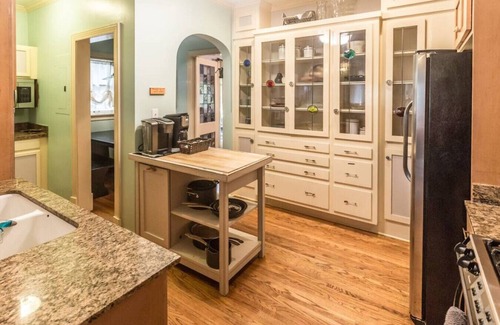 Maple Ridge Haus | Nugget's Roost - Maple Ridge Gem