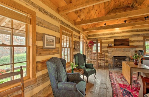 Free Union Haus | Numerous On-Site Trails Earlysville Wooded Cabin