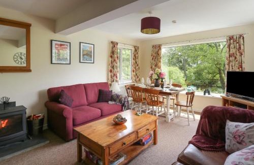 Rhayader Haus | Nuthatch Cottage at Riverside Lodge