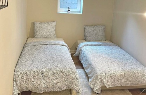 Hovik Wohnung | Nyrenovert Leilighet på Høvik med Gratis Parkering