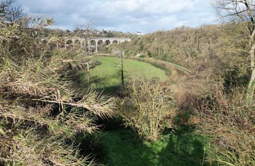 Lanvallay Haus | O Bois Dormant- Studio Vue Rance River et viaduc de DINAN
