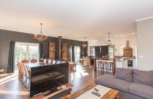 Jindabyne Haus | Oak and Barrell 7 Twynam Street