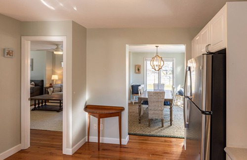 East Chop Haus | Oak Bluffs - Quiet Neighborhood - Walk to Town, Ferry, Library and more!