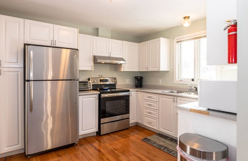 East Chop Haus | Oak Bluffs - Quiet Neighborhood - Walk to Town, Ferry, Library and more!