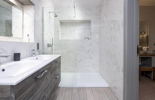 Frampton Haus | Oak Cottage