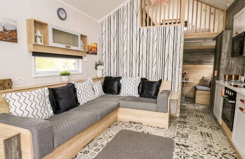 Llandrindod Wells Hütte | OAK TREE VIEW, with hot tub in Rhayader