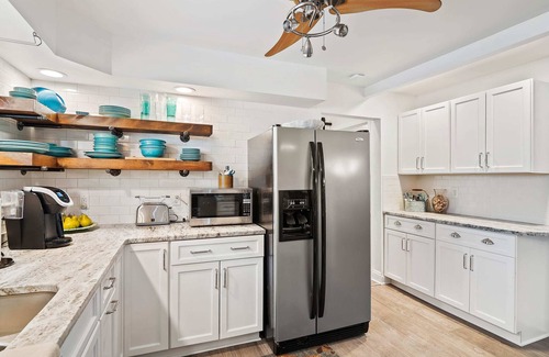 Ashtabula Haus | Oakwood Beach - Lake Front - Geneva-On-The-Lake