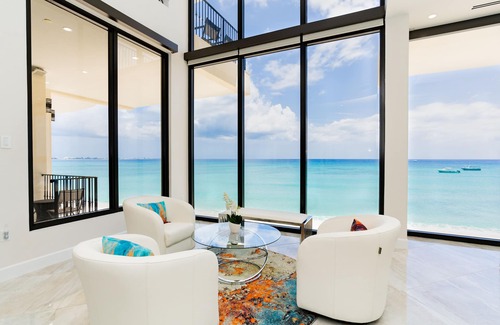 Seven Mile Beach Villa | Oasis 7 - A stunning beachfront villa by CAYMAN VILLAS