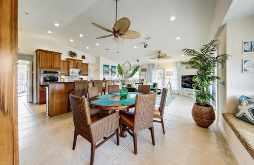 Marineland Acres Haus | Oasis by the Sea Beach Front Community - Luxurious Pool Spa Home with Waterfall - Sleeps 10 - Come