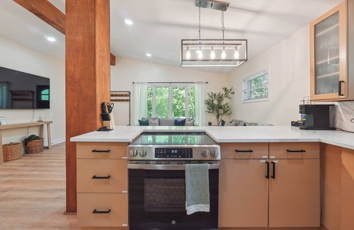 Lindridge-Martin Manor Haus | Oasis in ATL- 3BR/2BA Lux Serene Bungalow w/ Gorgeous Private Backyard and Pool