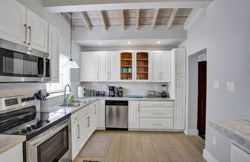 Lake Ridge Haus | Oasis Retreat! - 4BR/3BA Private Pool Home!