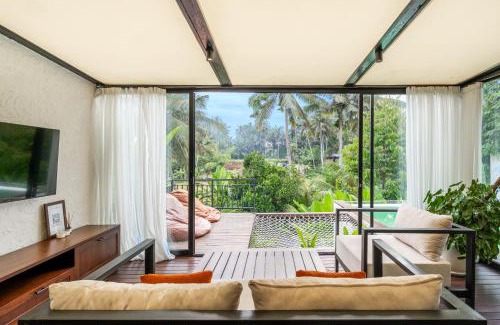 Petulu Villa | Oasis Ubud - Exclusive Luxury Villa in Ubud - Expansive Pool & 2 Stunning Bedrooms - Your Private Jungle Retreat