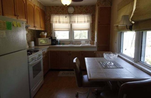 Point Pleasant Beach Haus | OCE1422U | Private Beach Access! Upper level 2BR 1ba unit w/ parking, PETS!