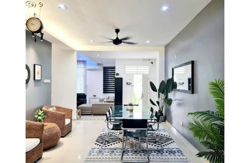 Tanjung Bungah Haus | Ocean 13 海洋拾叁 Shamrock Beach BigGroup 4 bedroom