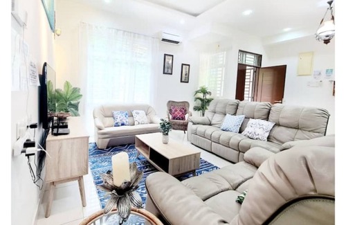 Tanjung Bungah Haus | Ocean 25 海洋贰拾伍 Shamrock Beach BigGroup 5 bedroom