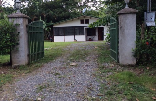 Sierpe Haus | Zugang zum Meer, Ausgangspunkt für Angeln, Kajakfahren, Vogelbeobachtung und Flusstouren.