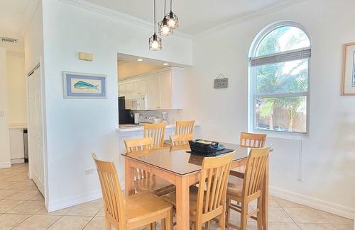 Bodden Town Eigentumswohnung | Ocean/Beachfront - stunning views! Seabreeze Villas