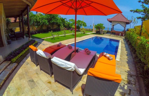 Buleleng Villa | Villa am Strand mit Pool, kostenlosem Frühstück und Personal. Buchen Sie 7 Tage, erhalten Sie 10% Rabatt