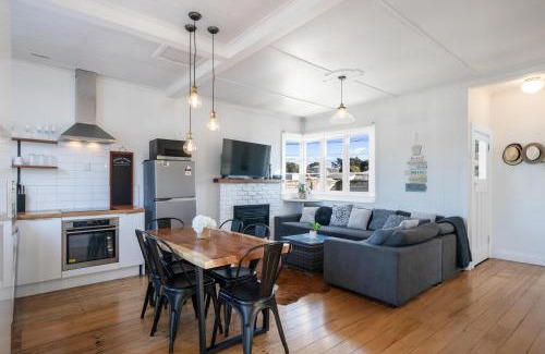 Foxton Beach Haus | Ocean Breeze - Foxton Beach Holiday Home