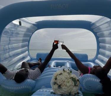 Seven Mile Beach Sonstige | Ocean cabana inflatable 90 minutes rental