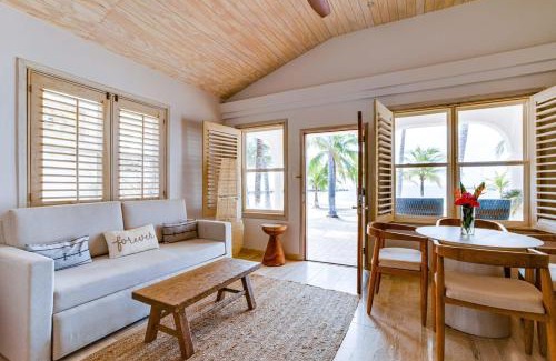 Placencia Haus | Ocean Crush- Beachfront & Resort Amenities