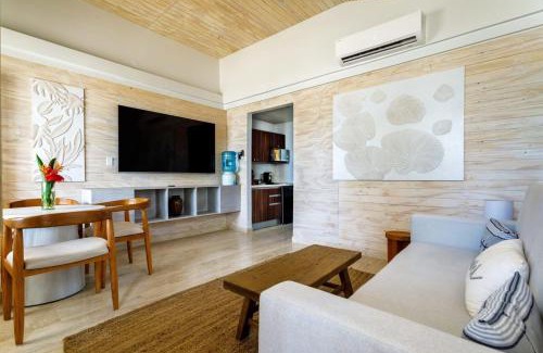 Placencia Haus | Ocean Crush- Beachfront & Resort Amenities
