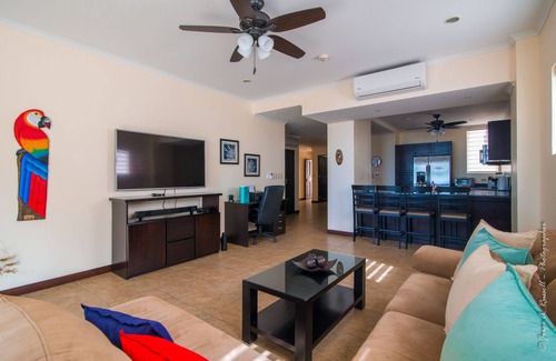 Barrio Los Villalobos Eigentumswohnung | Ocean front and just steps from the pools and ocean!
