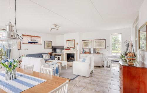 Makkum Haus | Ocean Front Home In Makkum With Sauna