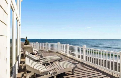 Scituate Haus | OCEAN FRONT HOUSE!