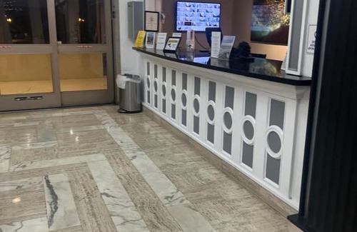 Galt Mile Hotel | Ocean Manor Tiki Sunset Retreat