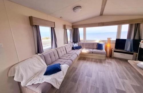Crimdon Haus | Ocean Nest-Beach Front - Lux- Sea View- 3-Bedroom Caravan- 8 Sleeps