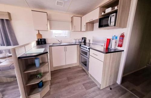 Crimdon Haus | Ocean Nest-Beach Front - Lux- Sea View- 3-Bedroom Caravan- 8 Sleeps