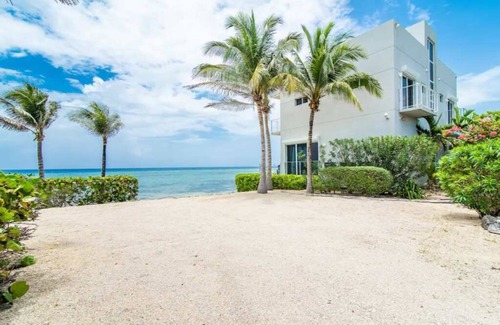North Side Haus | Ocean's Edge: Beachfront Home with Rooftop Views