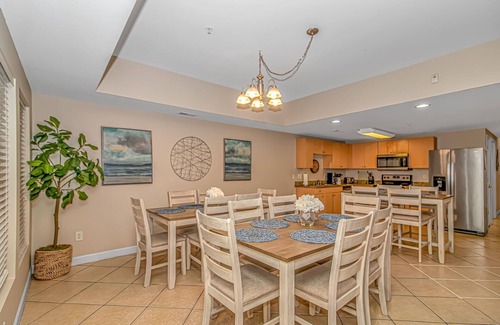 Cherry Grove Beach Eigentumswohnung | 🌊 Ocean View 🌊 2 Pools 2 Balconies 👣 150 ft to Beach 👣 Sleep Up To 16 People