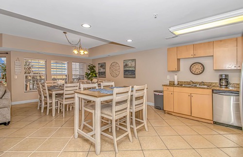 Cherry Grove Beach Eigentumswohnung | 🌊 Ocean View 🌊 2 Pools 2 Balconies 👣 150 ft to Beach 👣 Sleep Up To 16 People