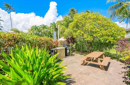 Wailua Eigentumswohnung | Ocean view A/C, pool/hot tub coconut marketplace