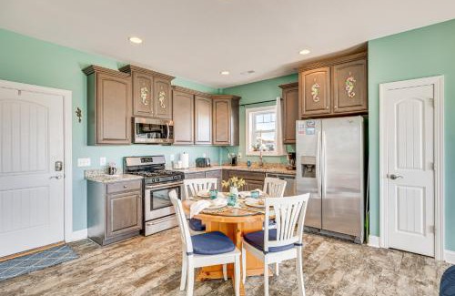 Emerald Isle Wohnung | Ocean-View Apt in Emerald Isle - Walk to Beaches!