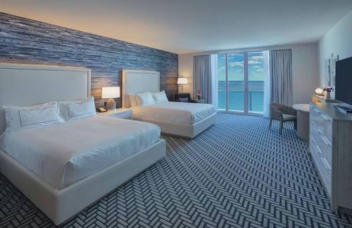 Central Beach Hotel | Ocean View Balcony Room with Modern Coastal Charm near Las Olas Marina