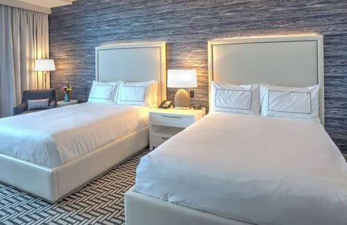 Central Beach Hotel | Ocean View Balcony Room with Modern Coastal Charm near Las Olas Marina