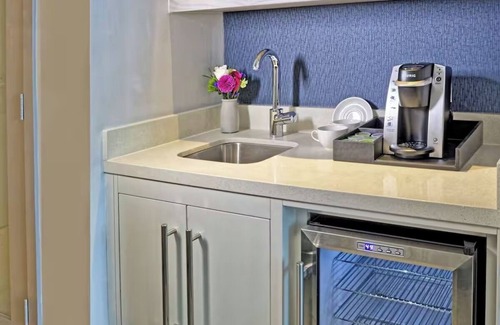 Central Beach Hotel | Ocean View Balcony Room with Modern Coastal Charm near Las Olas Marina