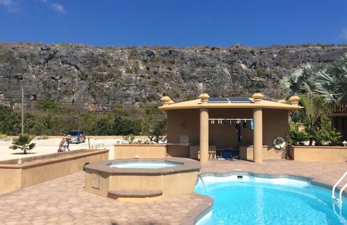 East End Haus | Ocean view from every room ,quiet neighborhood family friendly.Bluff view