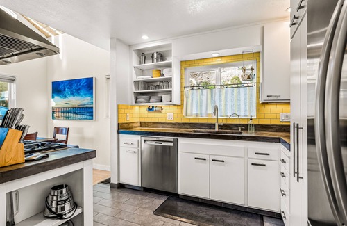 La Conchita Haus | Ocean-View Hideaway w/ Hidden Patio, Grill & Outdoor Shower | Steps to Beach!