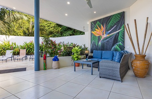 Manuel Antonio Haus | Ocean View, Infinity Pool, Walk to Beach with Newly Renovated Apartment!