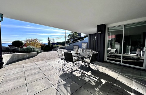 Dundarave Wohnung | Ocean View Luxury Suit Room With Patio