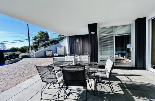 Dundarave Wohnung | Ocean View Luxury Suit Room With Patio