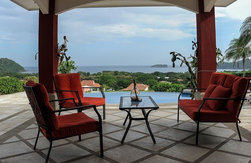 Coco Haus | Einstöckiges Haus mit Meerblick und eigenem Infinity-Pool. 10 min zu Fuß zum Strand