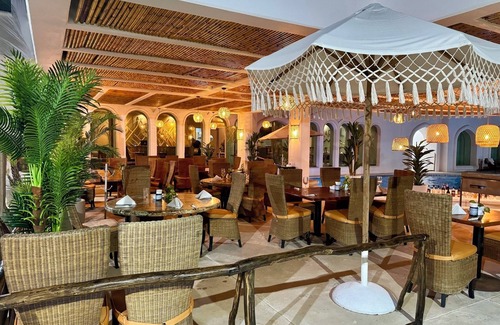 Manzanillo Wohnung | Ocean View, Terrace and Swimming Pools