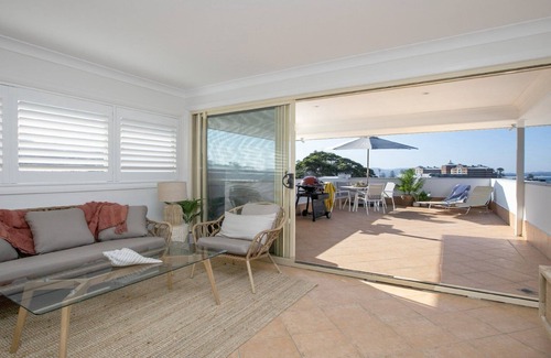 Terrigal Haus | Ocean views and an easy walk to Terrigal, beach, boutique shops and eateries